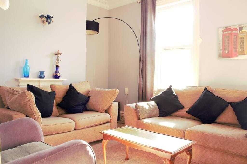 Homely Ensuite Room Near City Centre マンチェスター エクステリア 写真